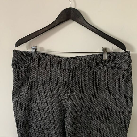 Old Navy “Grey Diamond” Patterned Mid Rose Ankle Length Pixie Pant. - Picture 9 of 10